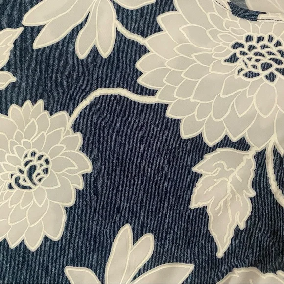 Sleeveless Shift Dress - Picture 2 of 3